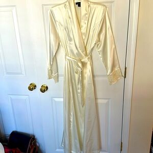 Jones New York vintage 90’s robe